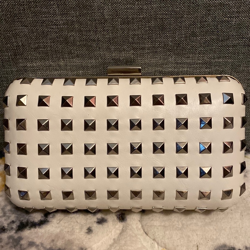 Super cute studded clutch or can be worn as a crossbody.